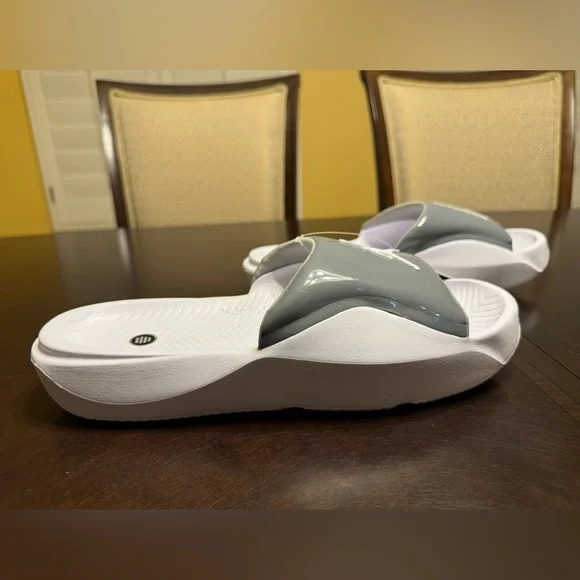 New Nike Air Jordan Slides Sandals Gray White Size US 11 - Picture 7 of 13